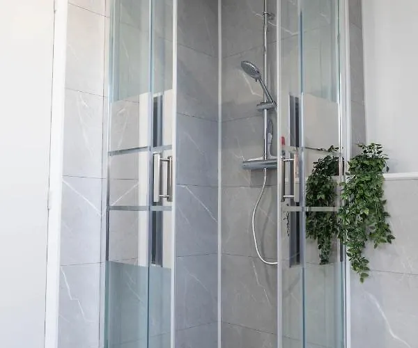 Doux Cocon Tropical Au Coeur Du Centre Apartamento Troyes